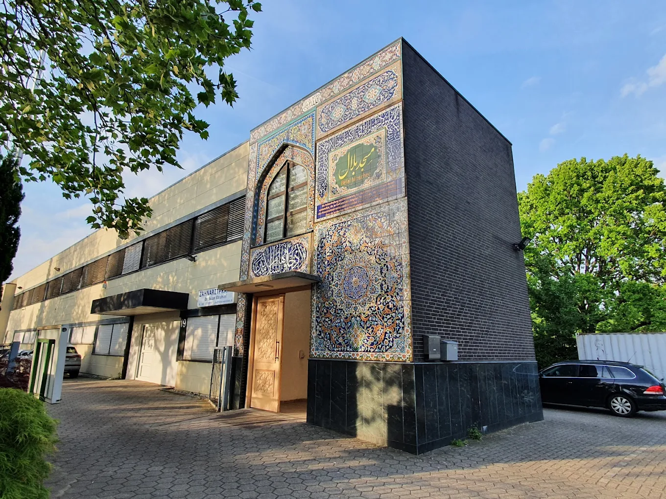 Die Belal-Moschee in Hamburg mit ihrer blauen Kachelfassade